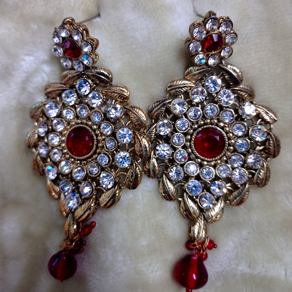 Non- brand Jewelry - Heavy dangler earrings in Red stones